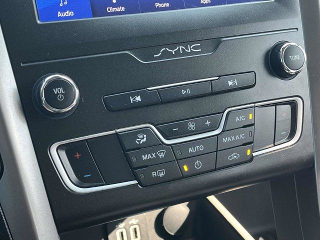 Used 2020 Ford Fusion SE FWD image 30
