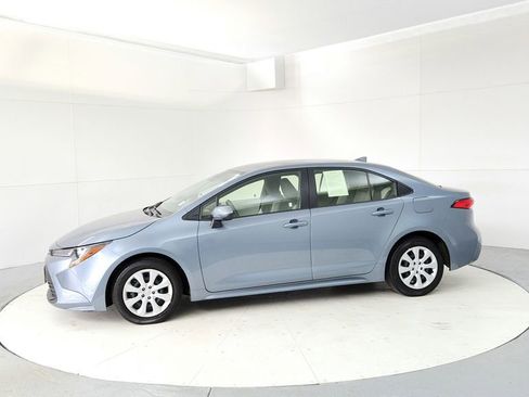 Used 2023 Toyota Corolla LE FWD image 3