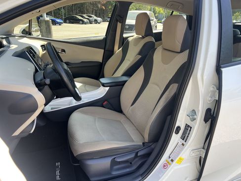 Used 2016 Toyota Prius Four FWD image 17