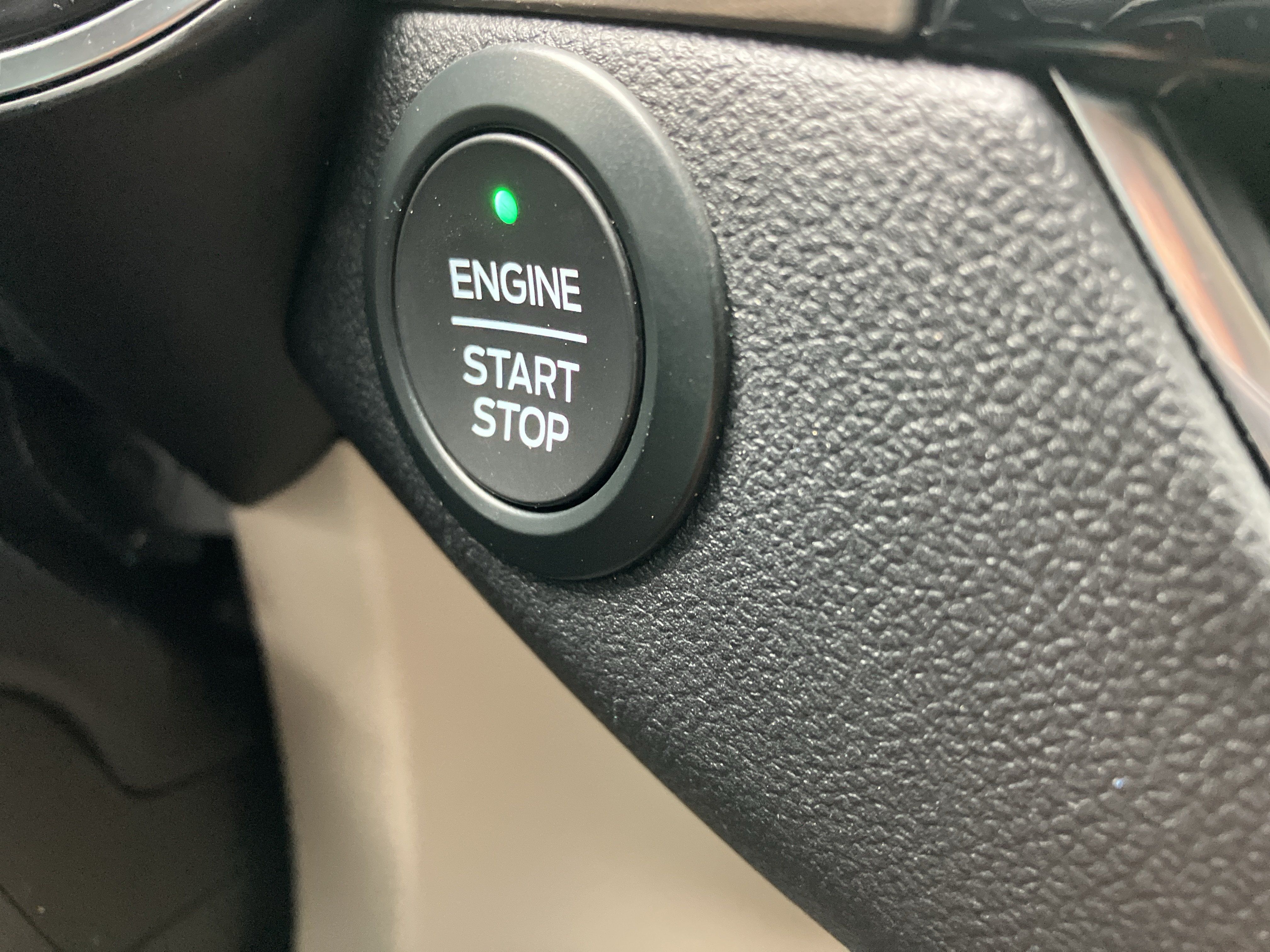 Used 2020 Ford Escape Titanium AWD/4WD image 23