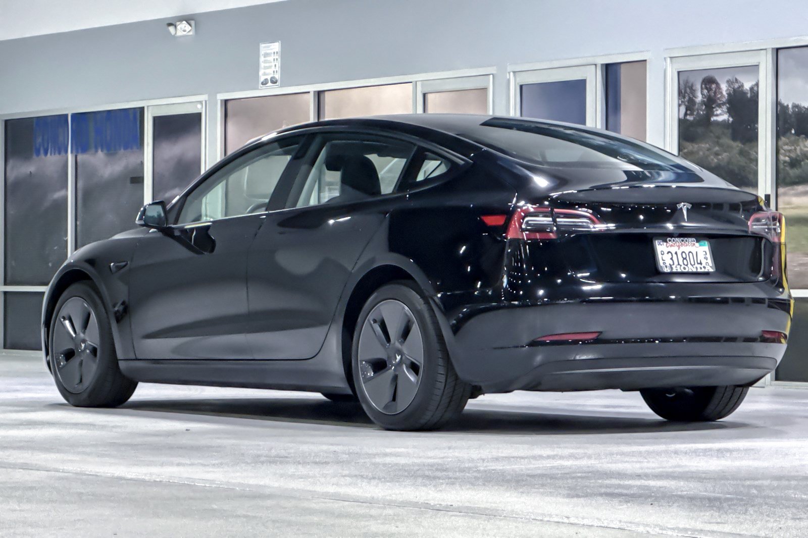 Used 2023 Tesla Model 3 Standard Range RWD image 3