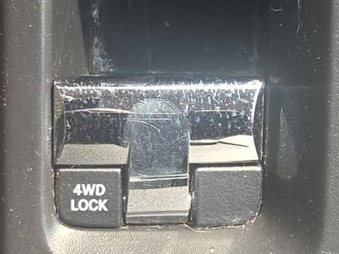 Used 2015 Jeep Patriot Latitude AWD/4WD image 25