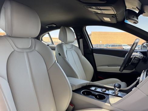 Used 2024 Genesis G70 2.5T image 42