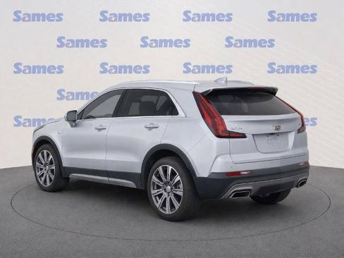 Used 2022 Cadillac XT4 Premium Luxury w/ Enhanced Visibility Package FWD image 4