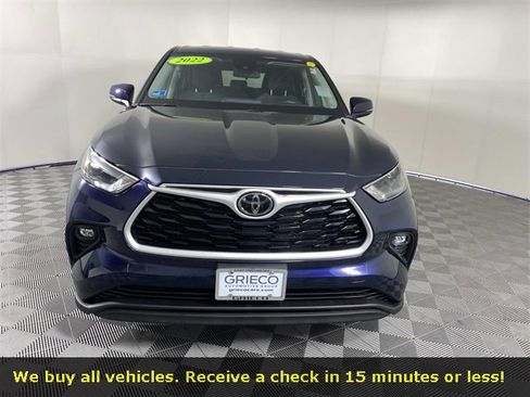 Used 2022 Toyota Highlander LE image 3