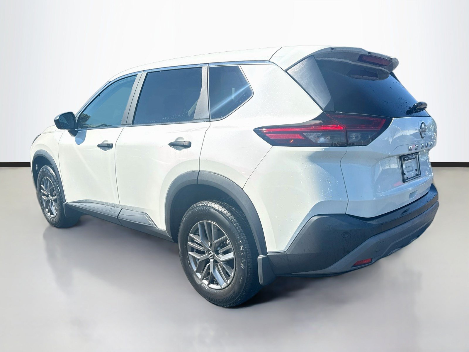 Used 2023 Nissan Rogue S FWD image 5