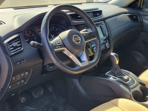 Used 2018 Nissan Rogue SV w/ Premium Package FWD image 46