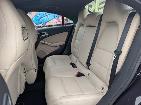 Used 2014 Mercedes-Benz CLA 250 image 16