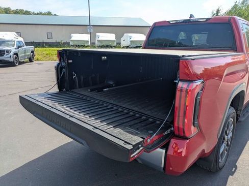 Used 2025 Toyota Tundra Limited AWD/4WD image 33