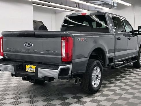 Used 2025 Ford F250 XLT image 12