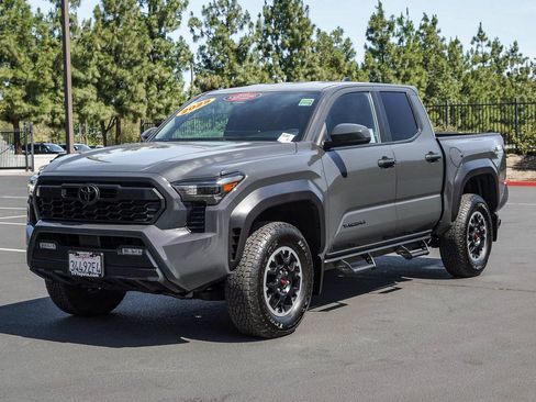 Certified 2025 Toyota Tacoma TRD Off-Road AWD/4WD image 3