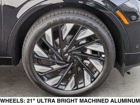 Used 2024 Lincoln Nautilus Reserve w/ Jet Appearance Package (87T) image 9