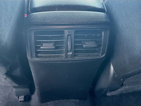 Used 2016 Nissan Rogue SV w/ SV Family Package FWD image 25