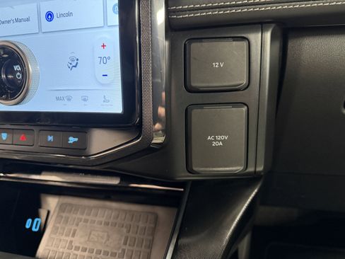 Used 2022 Ford F150 Lightning Platinum image 15