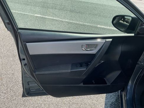 Used 2017 Toyota Corolla LE w/ Carpet Mat Package (TMS) FWD image 12