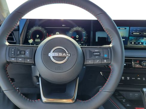 Used 2025 Nissan Kicks SR AWD/4WD image 30