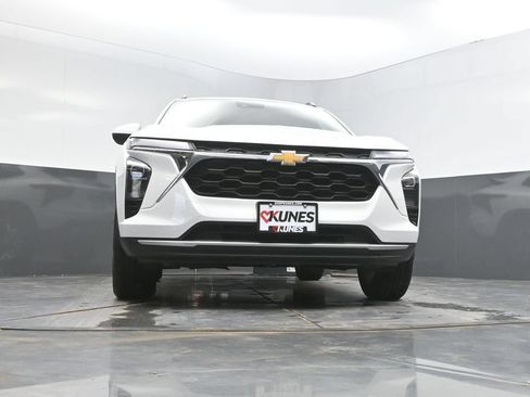 Used 2025 Chevrolet Trax LT FWD image 37