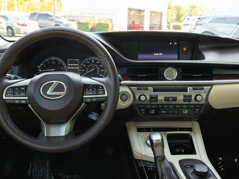 Used 2018 Lexus ES 350 w/ Premier Package FWD image 27