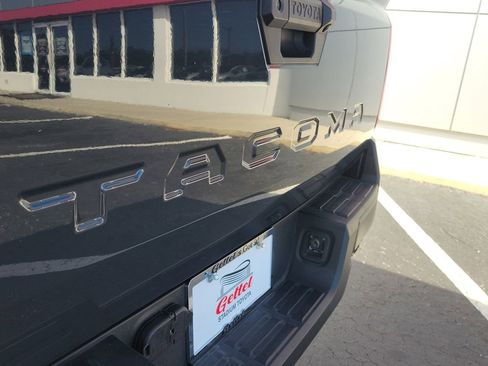 Used 2024 Toyota Tacoma SR image 7
