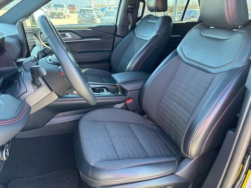 Used 2025 Ford Explorer ST-Line w/ ST-Line Street Pack image 11