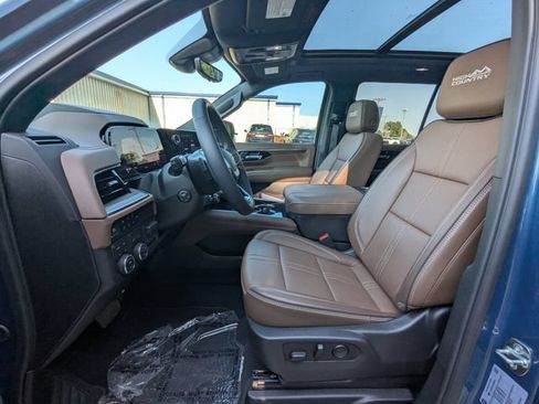 Used 2025 Chevrolet Tahoe High Country AWD/4WD image 8