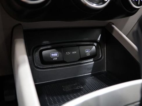 Used 2023 Hyundai Venue SEL FWD image 25