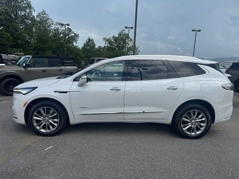 Used 2023 Buick Enclave Avenir w/ Avenir Technology Package FWD image 4