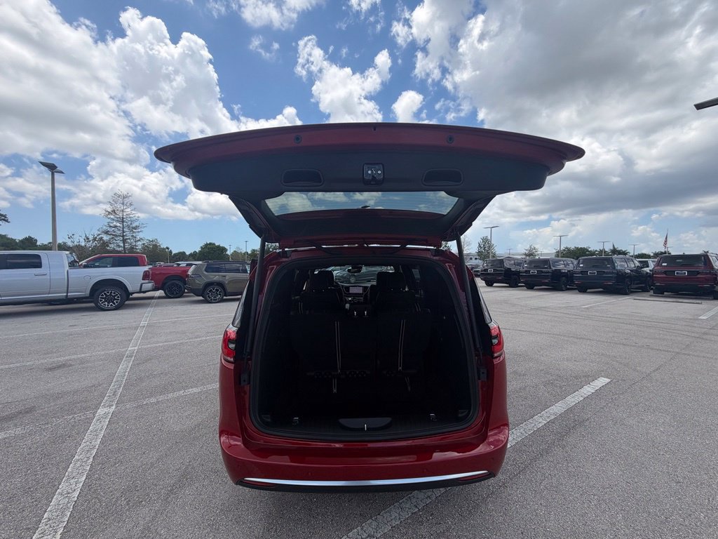 New 2027 Chrysler Pacifica Select w/ Family Tech Group FWD image 38