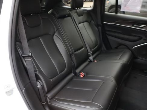 Used 2026 Jeep Grand Cherokee Limited AWD/4WD image 43