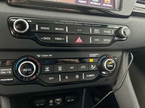 Used 2017 Kia Niro Touring w/ Advanced Technology Package image 17