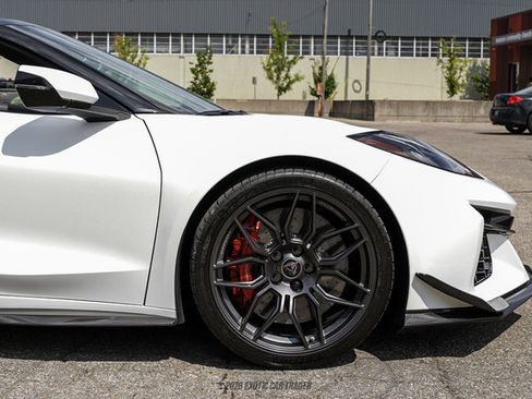 Used 2024 Chevrolet Corvette Z06 w/ Z07 Performance Package RWD image 11