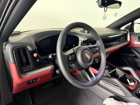 Certified 2026 Porsche Cayenne Coupe AWD/4WD image 4