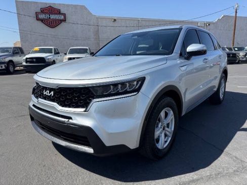 Used 2022 Kia Sorento LX FWD image 7