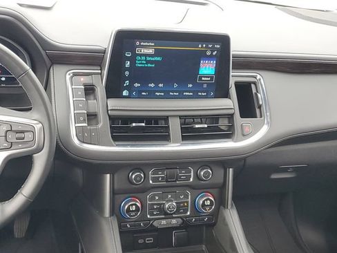 Certified 2024 Chevrolet Suburban Z71 w/ Luxury Package AWD/4WD image 14