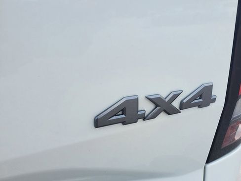 New 2026 Nissan Frontier S image 10