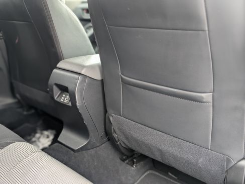 Used 2024 Subaru Crosstrek 2.0i Premium image 34