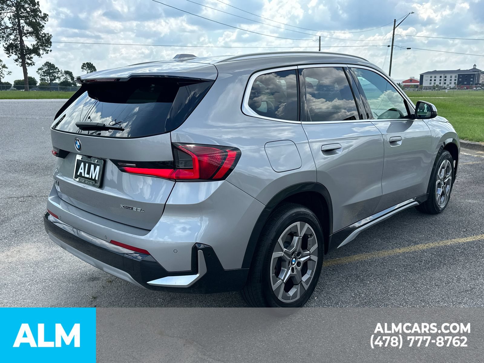 Used 2025 BMW X1 xDrive28i AWD/4WD image 5