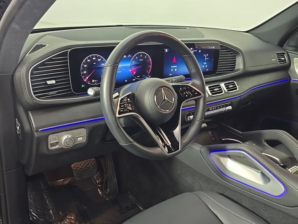 Used 2025 Mercedes-Benz GLS 450 4MATIC image 4