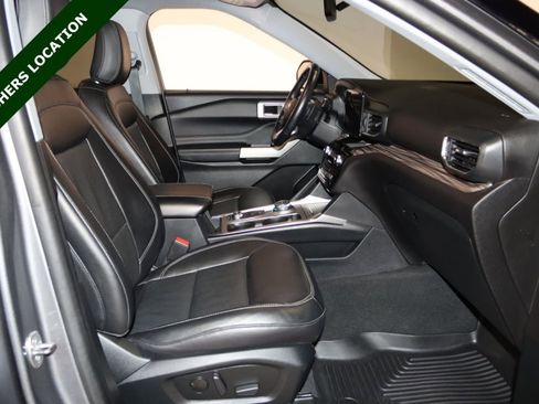 Used 2021 Ford Explorer Limited w/ Equipment Group 301A AWD/4WD image 59