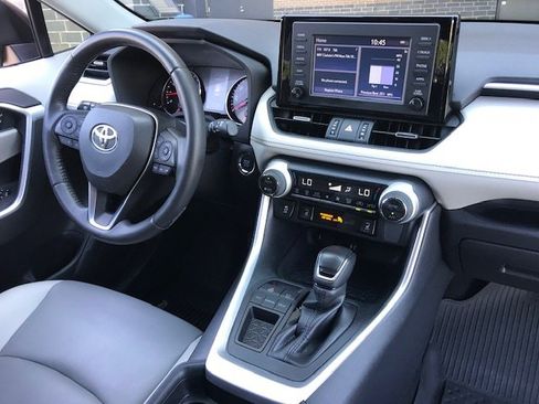 Used 2019 Toyota RAV4 XLE Premium w/ Cold Weather Package FWD image 8