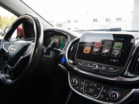 Used 2018 Chevrolet Volt Premier w/ Driver Confidence Package FWD image 18