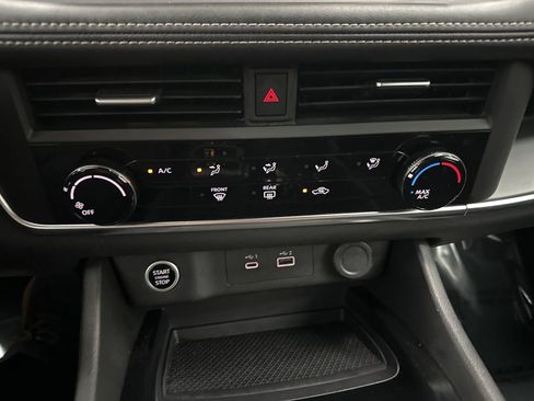 Used 2023 Nissan Rogue S image 16