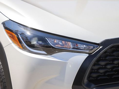 Certified 2024 Toyota Corolla Cross L FWD image 4