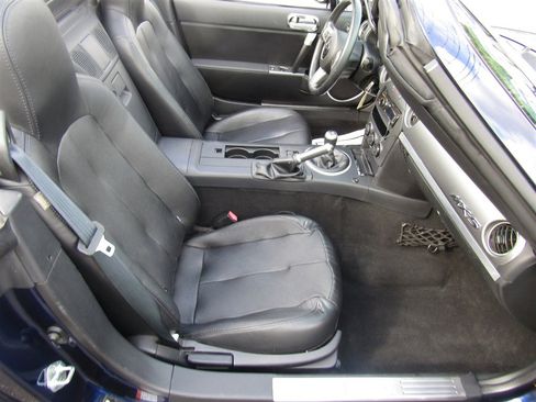 Used 2007 MAZDA MX-5 Miata Touring w/ Interior Trim Pkg image 26