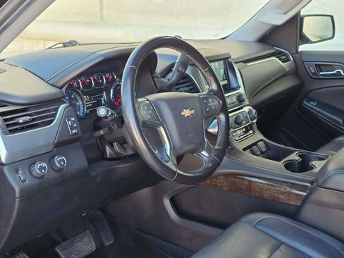 Used 2019 Chevrolet Suburban LT image 10