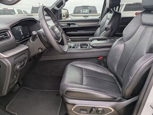 Used 2024 Jeep Wagoneer Series II w/ Flexible Seating Group image 10