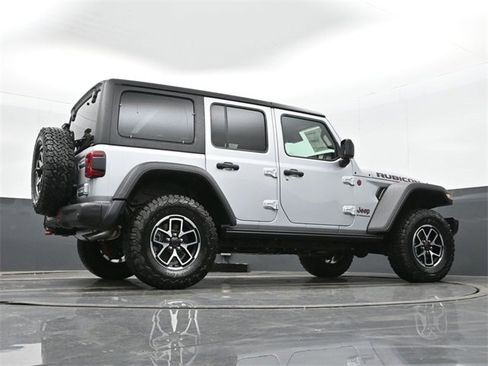 Used 2024 Jeep Wrangler Unlimited Rubicon w/ Capability Package image 39