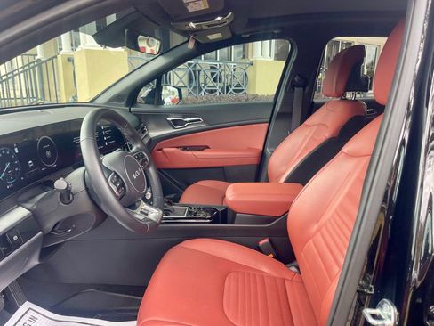 Used 2025 Kia Sportage SX image 11