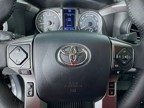 Used 2018 Toyota Tacoma SR5 image 15