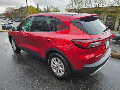 Used 2025 Ford Escape Active w/ Active Premium Tech Pack image 3
